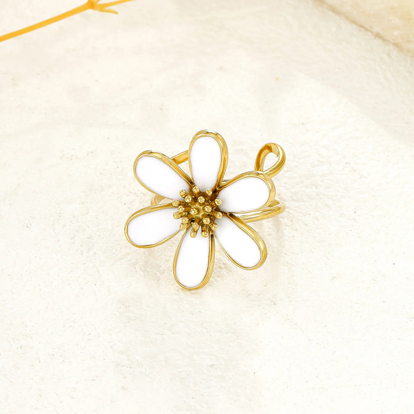 Eclat Paris, White Petal, Adjustable Ring